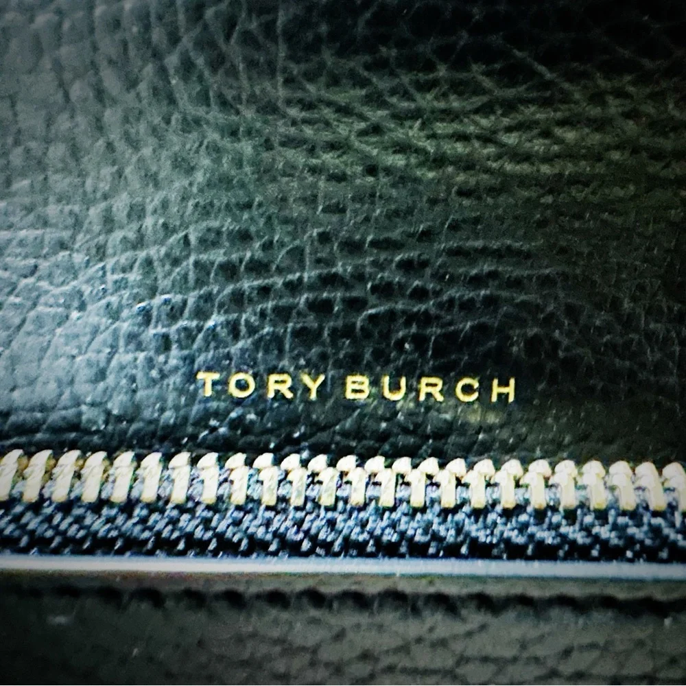 Tory Burch Elegant Black Leather Crossbody Bag - Picture 7 of 17